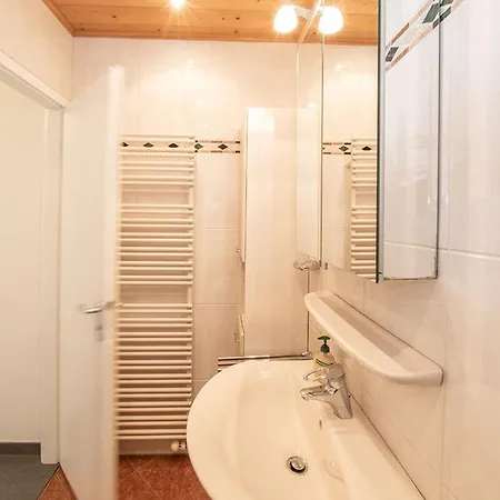 Gemuetliches Mit Grosser Suedwest-terrasse Vakantiehuis