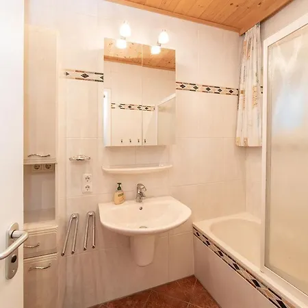 Gemuetliches Mit Grosser Suedwest-terrasse Будинок відпочинку